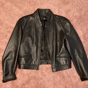 100% Black Leather Jacket (S 8)